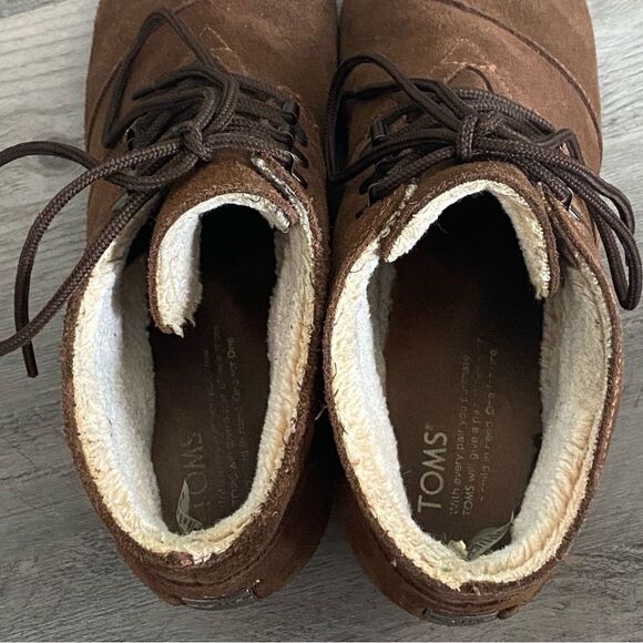TOMS Ankle Booties Suede Wedge Shoes Brown Shearling Lined 9 - Picture 9 of 9